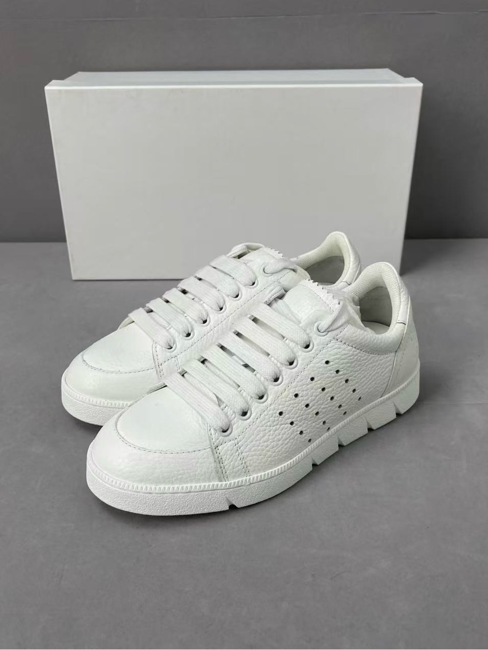 🚩steal Loewe White Leather Perforated Low-Top Sneakers